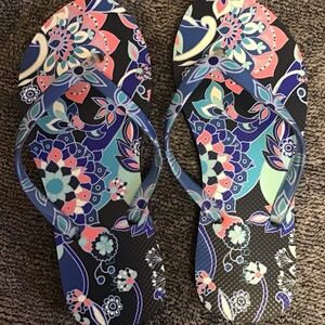 Vera Bradley flip flops. Size 5-6